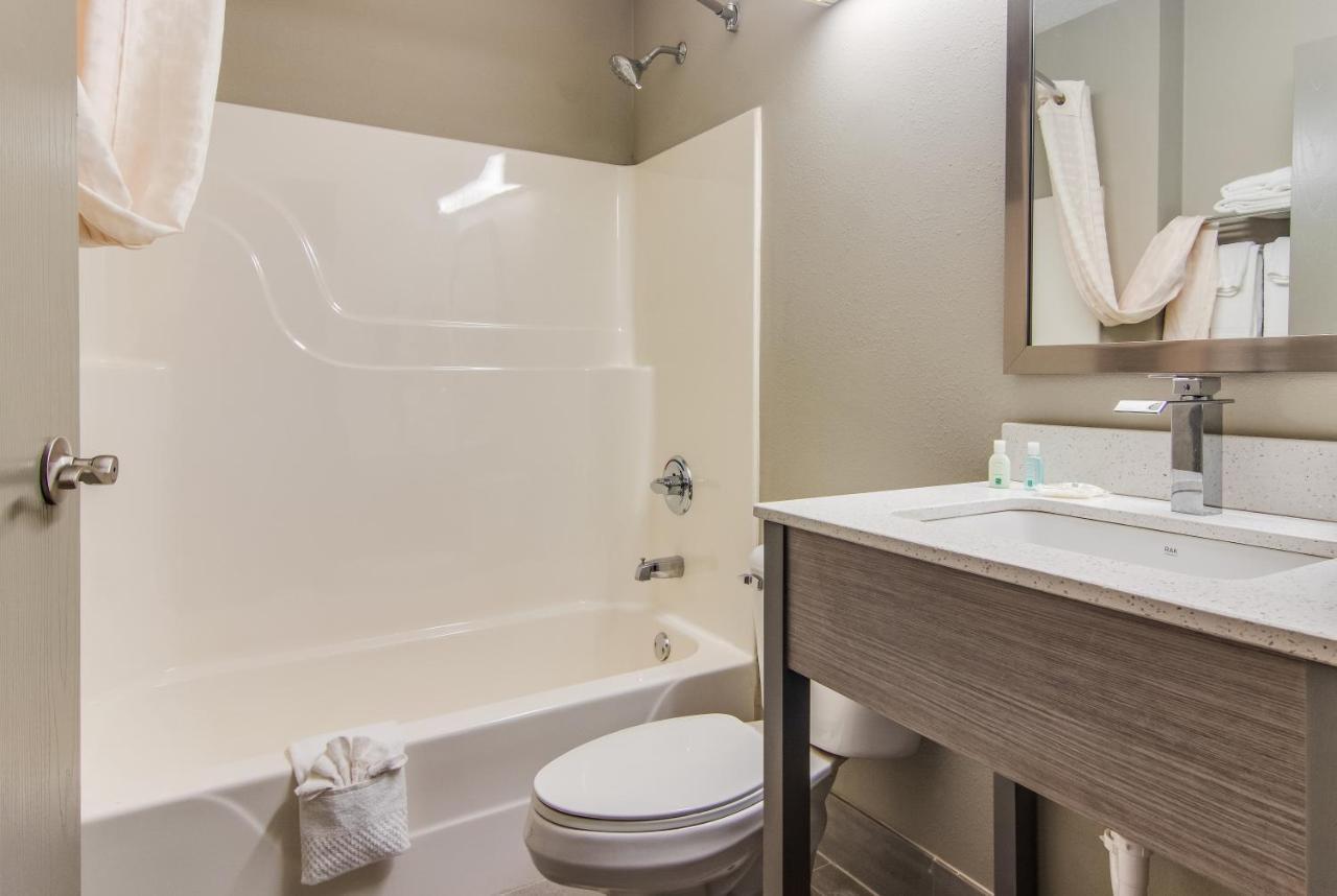 Quality Inn & Suites Grove City-Outlet Mall מראה חיצוני תמונה