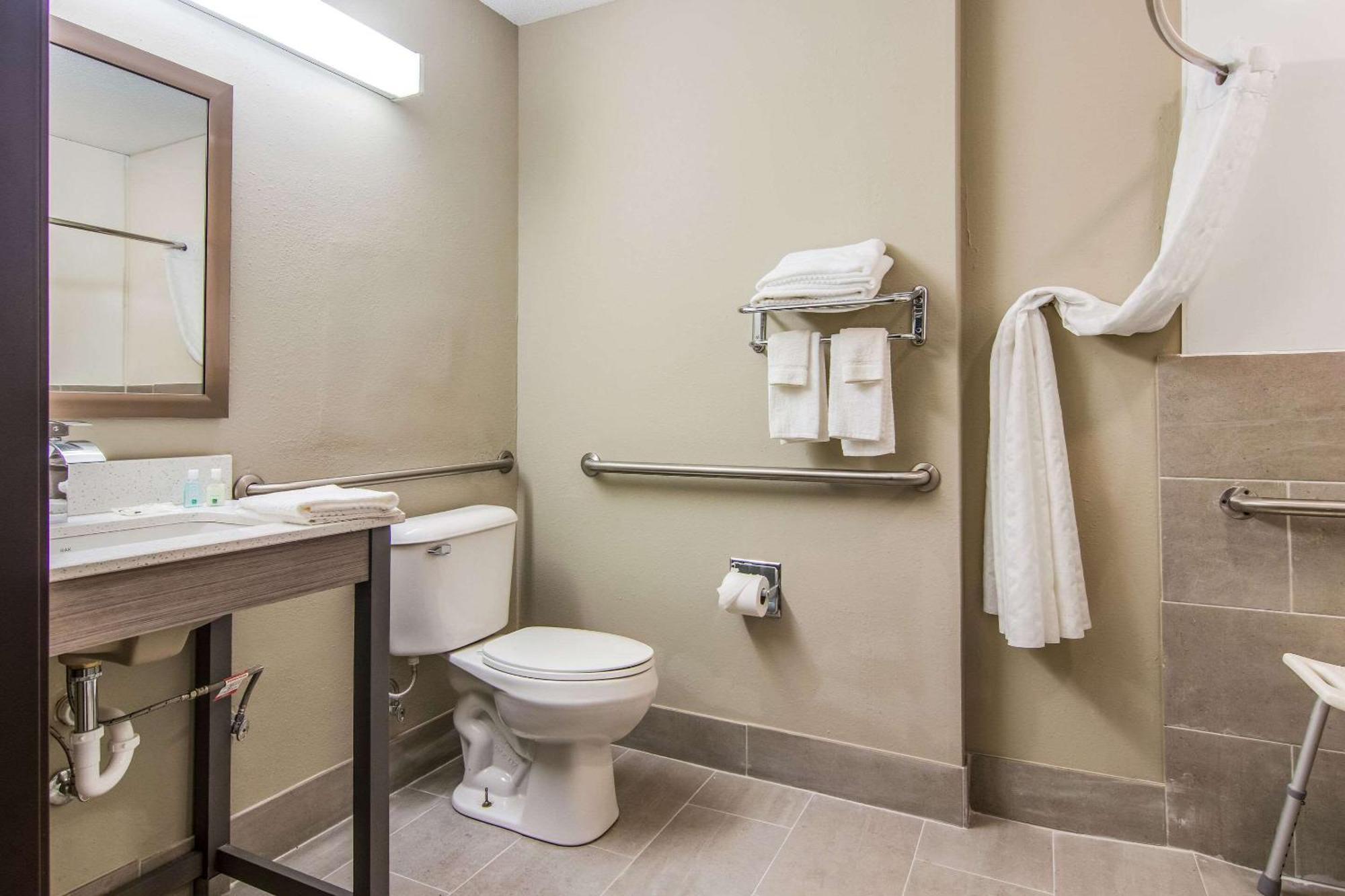 Quality Inn & Suites Grove City-Outlet Mall מראה חיצוני תמונה
